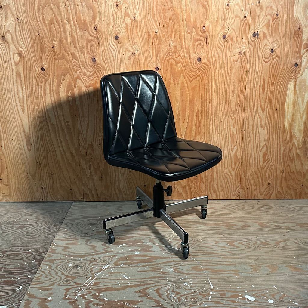 Antique Diamond Stitched Faux Leather Chair アンティーク