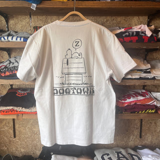 DOG TOWN × PEANUTS T-SHIRTドックタウン スヌーピー Tシャツ PEANUTS コラボ 【White】