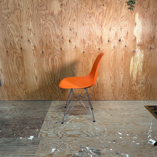 “Vitra” Charles & Ray Eames Molded Plastic Chair [ ORANGE ] ヴィトラ社製 イームズ プラスチック シェル サイドチェア DSR ワイヤーベース