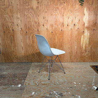 “Vitra” Charles & Ray Eames Molded Plastic Chair [ WHITE ] ヴィトラ社製 イームズ プラスチック シェル サイドチェア DSR ワイヤーベース